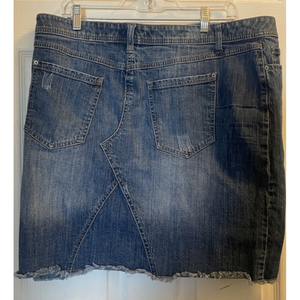 Fashion Bug Women's Plus Size Denim Mini Skirt Size 20 - Picture 2 of 10
